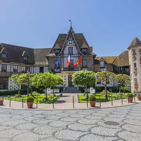 Le Golf De Pia - Vue Panoramique - Parking Apartman *